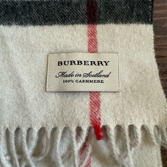 Burberry Cashmere Scarf - Picture 4 of 4